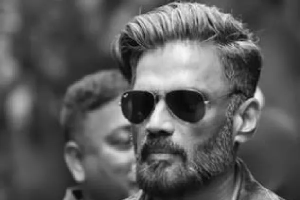 Indian cinema stars form bee-line to wish Minister of Home Affairs of India, Amit Shah on his birthday