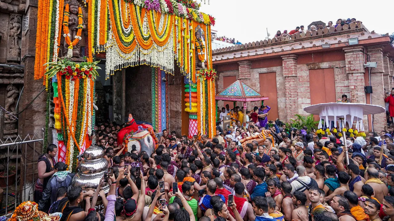 Odisha: 1 dead in stampede-like situation during Puri Rath Yatra