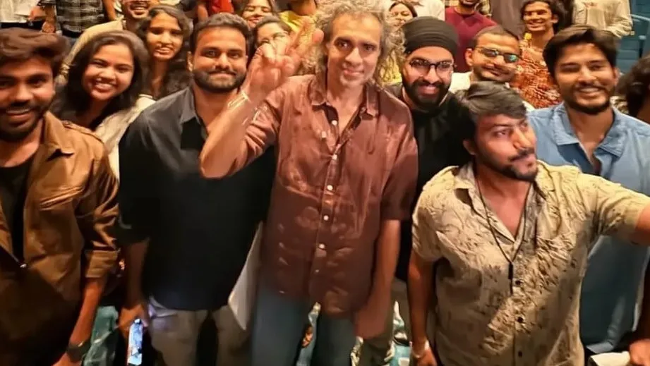 Imtiaz Ali Visits Hyderabad to Celebrate the Success of Main Vaapas Aaunga
