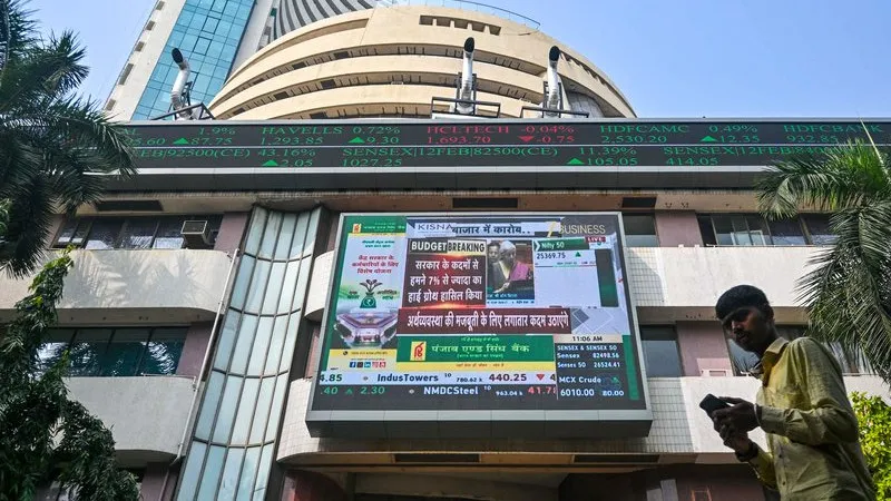 Sensex drops 417 points amid oil concerns, rupee rebounds