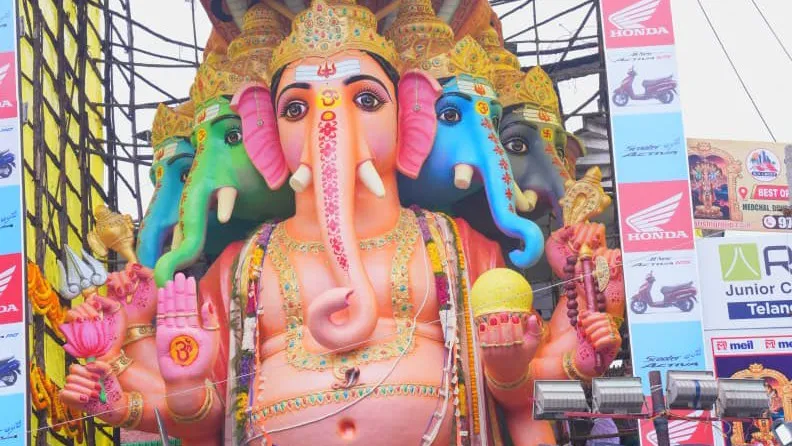 Telangana Guv offers first puja to Khairatabad Ganesh; CM wishes people