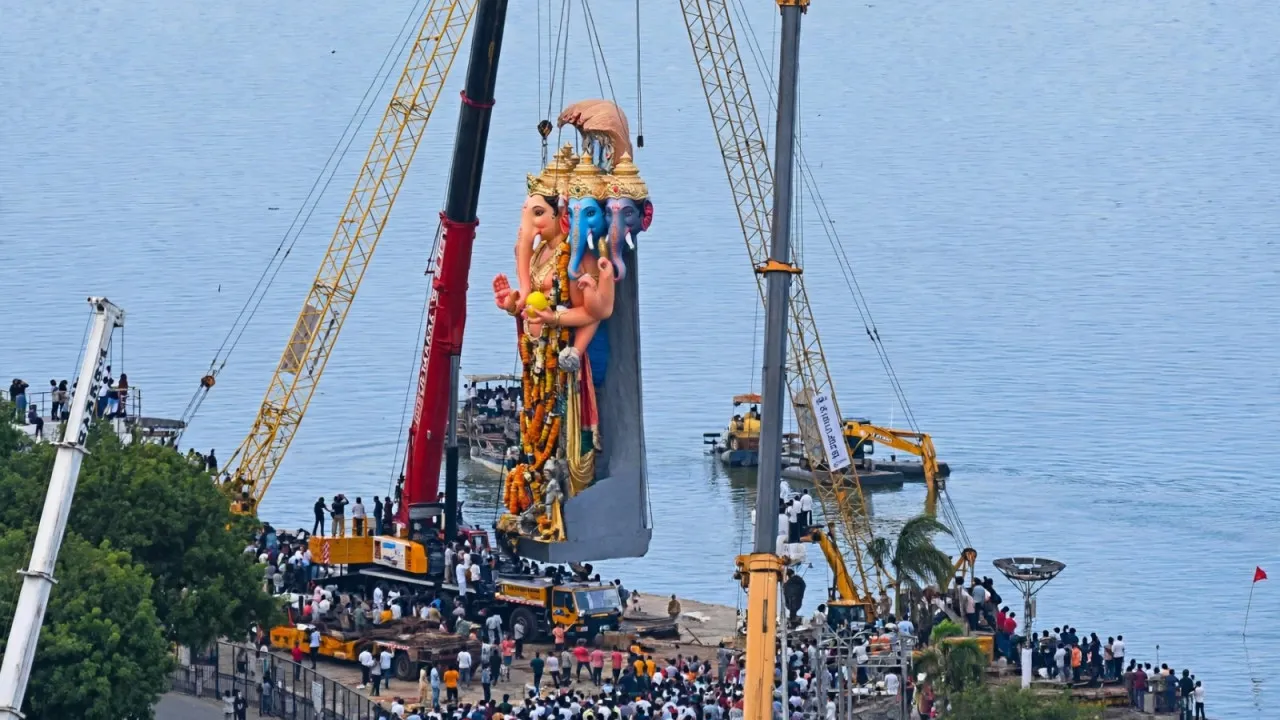 Khairatabad Bada Ganesh's idol immersion passes off smoothly in Hyderabad