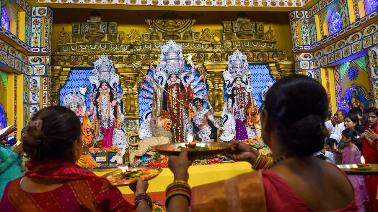 Navratri Day-9: Devotees throng temples across nation, seek blessings of Goddess Durga