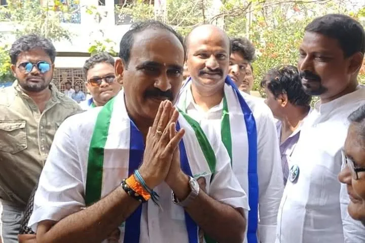 YSRCP suspends Balineni followers