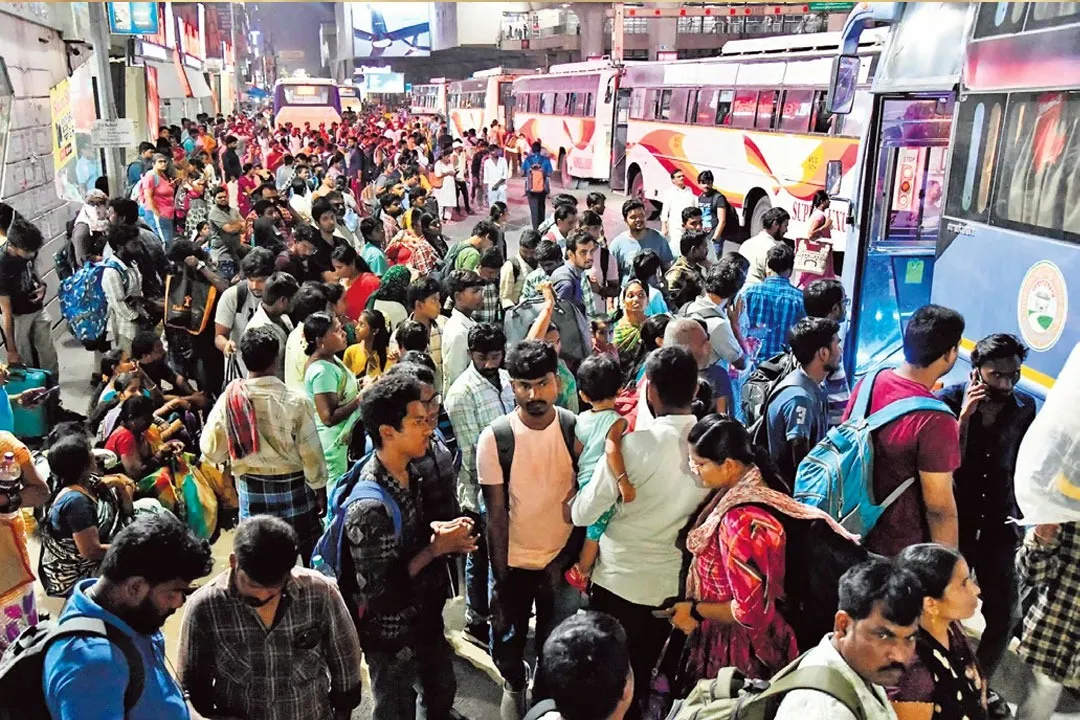 Sankranti Passengers Was Tonsure By Private Travels
