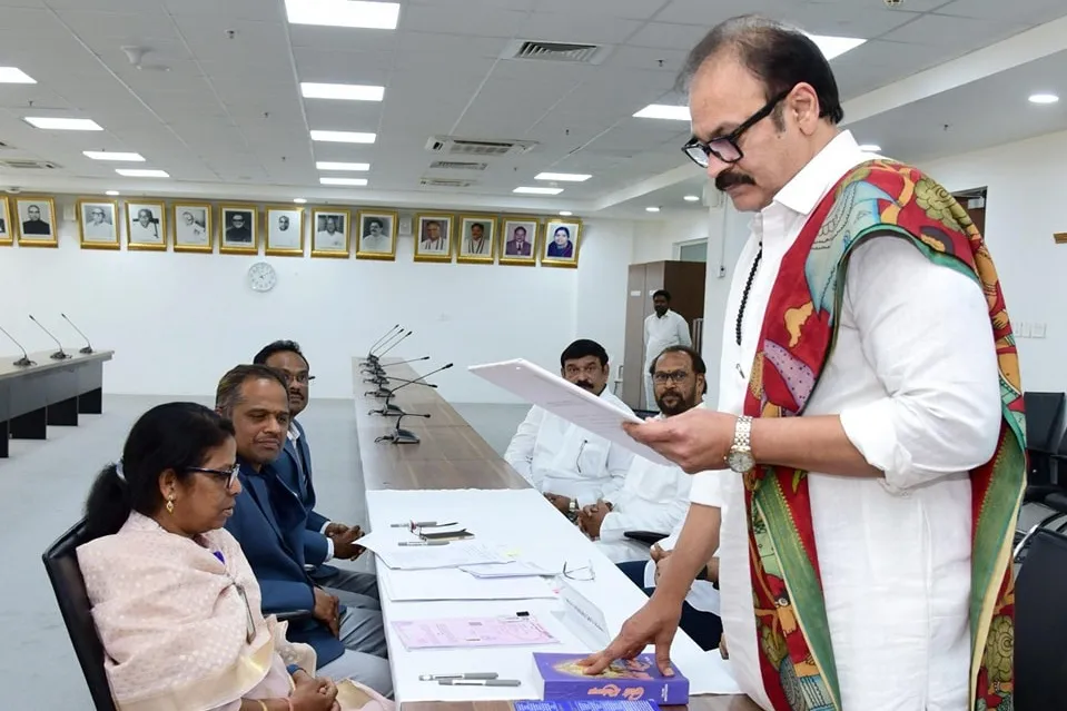 Nagababu files affidavit while submitting his MLC nomination