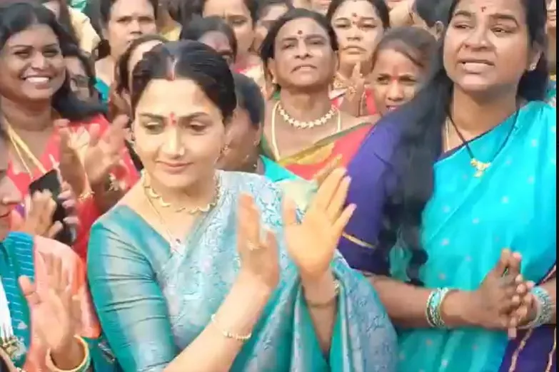 Khushbu plays Bathukamma at Charminar