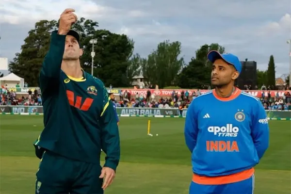 Australia win the toss and bowl first
