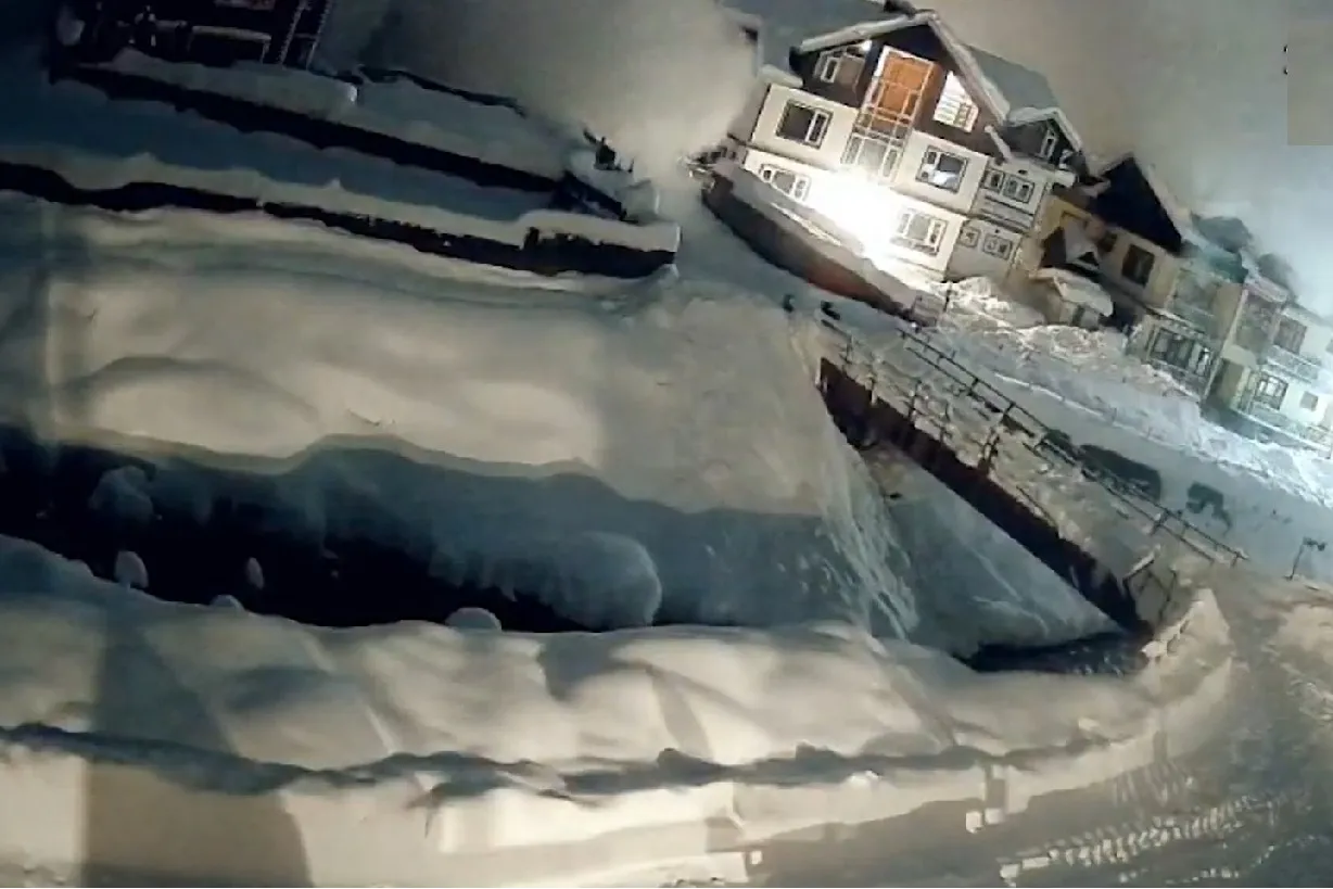 Kashmir Avalanche Hits Resort No Casualties Reported