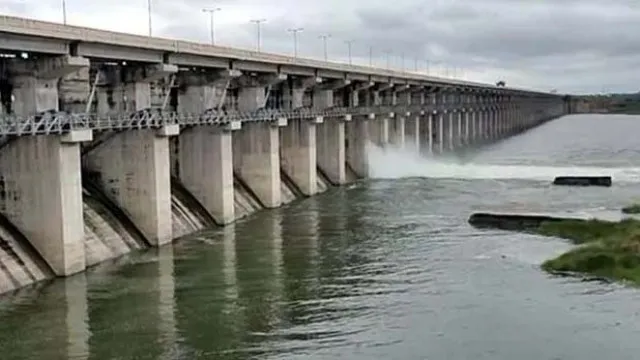 Heavy rains in Telangana as projects receive massive flood inflows