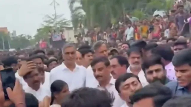 Peddi Sudarshan Reddy funeral Harish Rao breaks down in tears