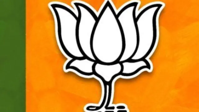 BJP releases video of Rahul Gandhi misbehaving with a woman police officer